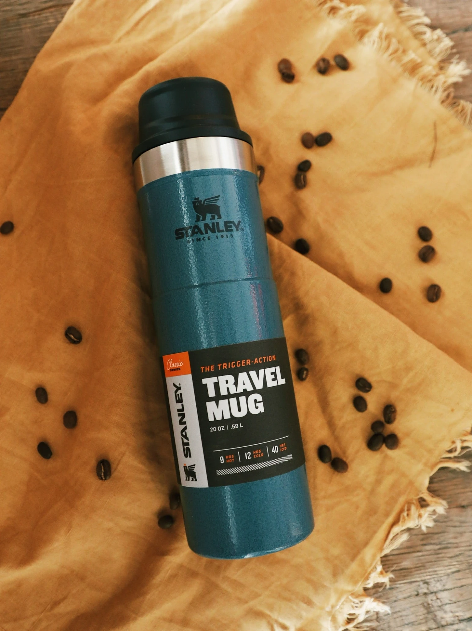 Stanley: Trigger Action Travel Mug - Hammertone Lake 2 Stanley: Trigger Action Travel Mug - Hammertone Lake - Image 2
