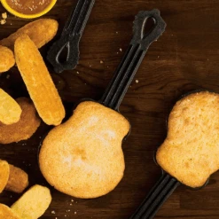 Lodge: Guitar Skillet -Home Goods Store LGSK Guitar Skillet Lifestyle2 WEB 800x800 ec122949 50c9 4a11 aa23 2a60861524ec