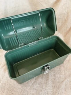 Stanley: Classic Lunch Box - 5.5qt -Home Goods Store image 4bd360db 4089 4f42 b84d 88256e12322e