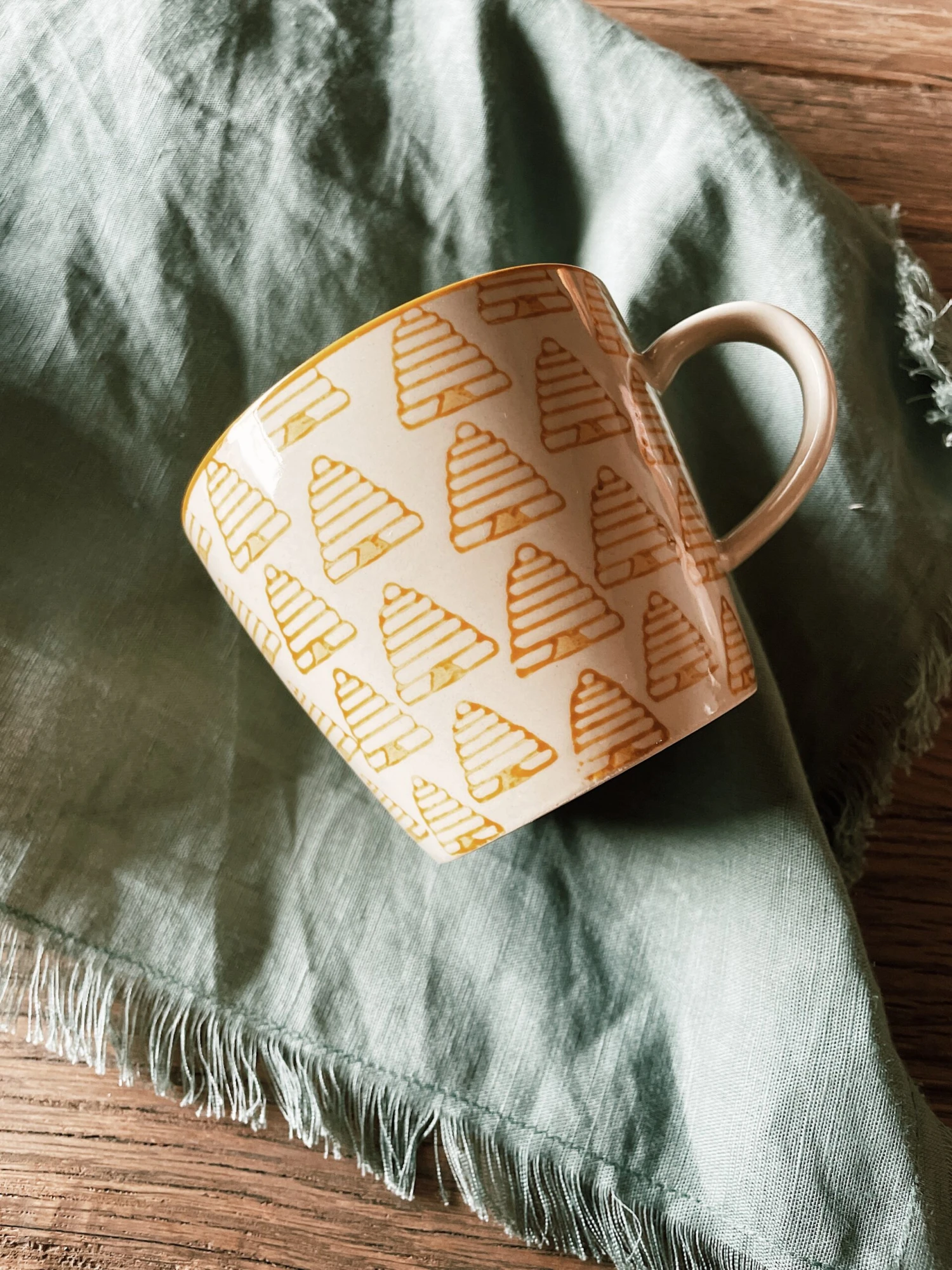 Beehive Stoneware Mug 2 Beehive Stoneware Mug - Image 2