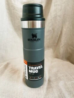 Stanley: Trigger Action Travel Mug - Hammertone Lake 17 Stanley: Trigger Action Travel Mug - Hammertone Lake -Home Goods Store image 6526c27f c055 4feb 9079 2a276f0ee967