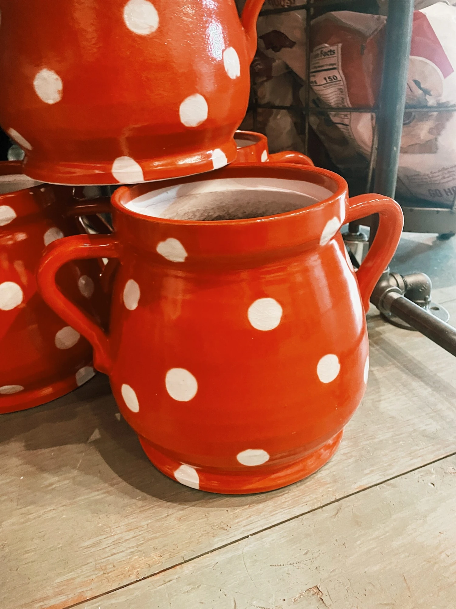 Red Terracotta Planter W/ Dots (PICK UP ONLY) 1 Red Terracotta Planter W/ Dots (PICK UP ONLY)